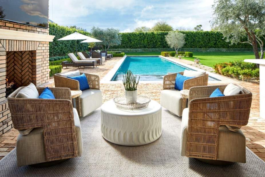 Pool side retreat - outdoor seating